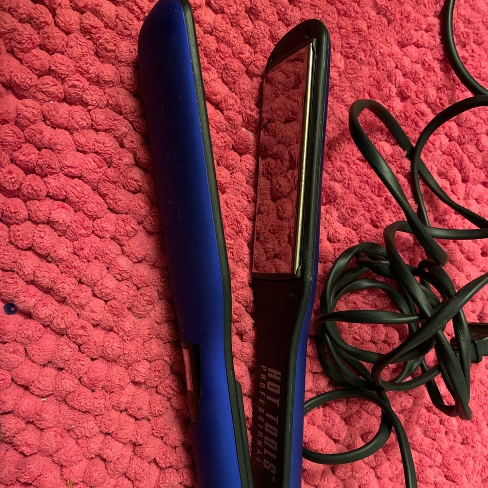 Hot hair dresser styling straightener!